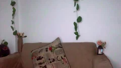Snapshot of avril_jackson chatting on February 14, 7:49 am Avril online show from February 14, 7:49 am