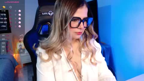 Avrill Morgan online show from October 31, 8:02 pm