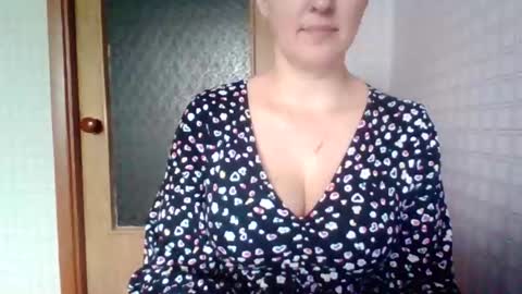 awesomeladyy online show from February 6, 8:50 am