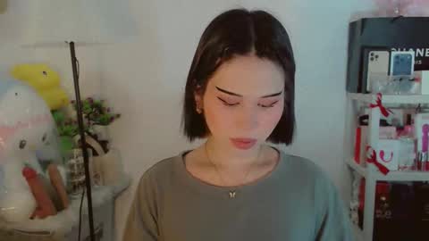 AYAHOSHILOVESYOU online show from February 16, 8:47 am