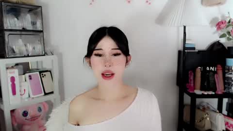 AYAHOSHILOVESYOU online show from July 28, 11:17 am
