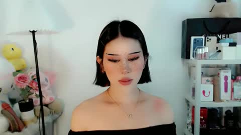 AYAHOSHILOVESYOU online show from February 6, 5:11 am