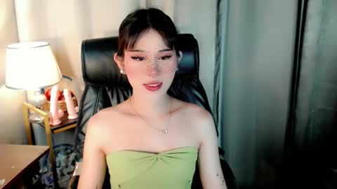 AYAHOSHILOVESYOU online show from May 28, 7:01 pm
