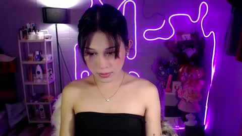 AYAHOSHILOVESYOU online show from May 3, 3:54 am