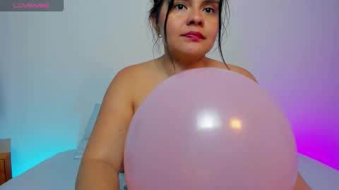 Snapshot of ayla13_ chatting on October 16, 8:33 pm Alyda Jaramillo online show from October 16, 8:33 pm