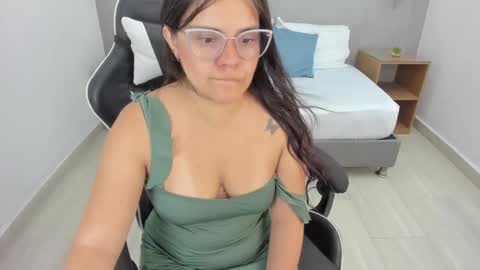 Snapshot of ayla13_ chatting on March 3, 7:03 pm Alyda Jaramillo online show from March 3, 7:03 pm