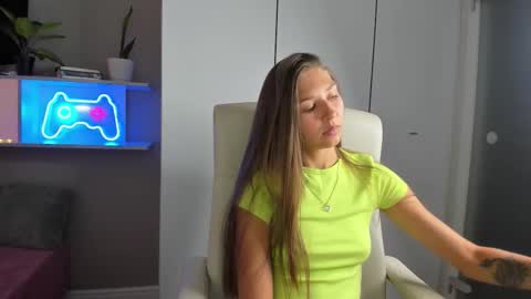 Snapshot of azeliaclark chatting on September 17, 2:04 pm Sofia online show from September 17, 2:04 pm