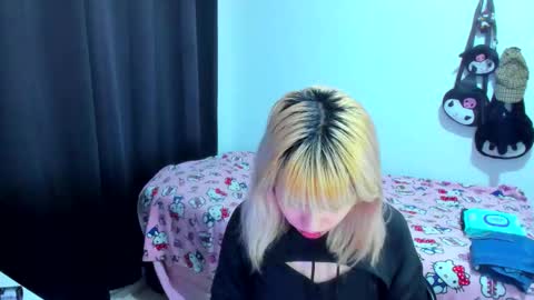 Azu Moure online show from November 30, 3:21 am