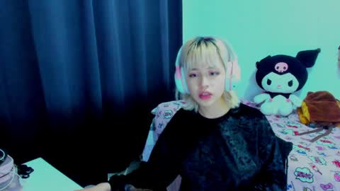 Azu Moure online show from May 19, 4:19 am