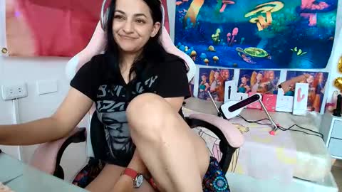Azucena R online show from June 6, 3:40 pm