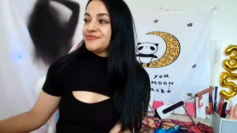 Azucena R online show from June 3, 4:45 pm