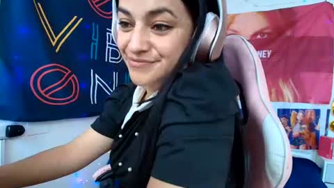 Azucena R online show from July 28, 6:20 pm