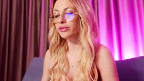 Alessia online show from December 3, 9:17 pm