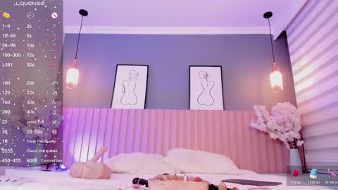 Snapshot of babe_sophiee chatting on October 8, 3:33 am babe_sophiee online show from October 8, 3:33 am