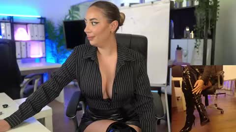 Olivia and Lexi online show from April 14, 5:18 am