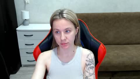 baby_kitte online show from November 6, 3:01 am