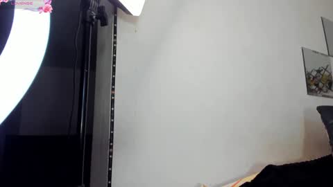     online show from February 7, 6:24 pm