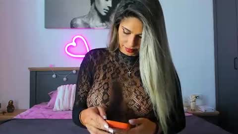 Aisha online show from July 25, 7:37 am