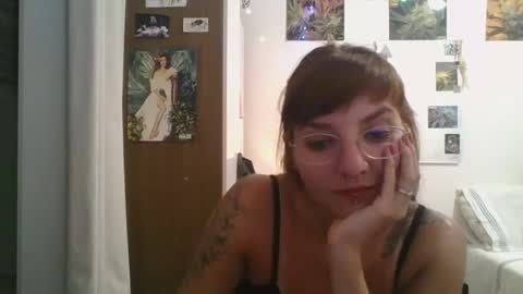 Snapshot of babydemon6 chatting on January 8, 12:06 am babydemon6 online show from January 8, 12:06 am