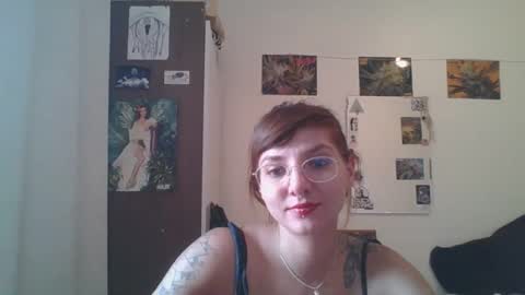Snapshot of babydemon6 chatting on January 4, 1:21 pm babydemon6 online show from January 4, 1:21 pm
