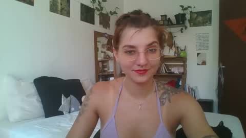 Snapshot of babydemon6 chatting on February 9, 12:41 pm babydemon6 online show from February 9, 12:41 pm