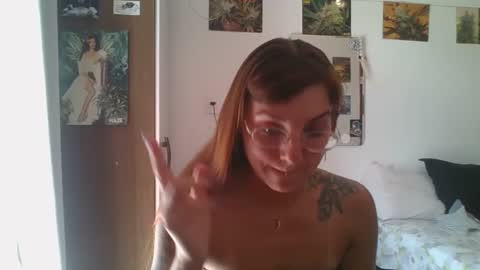 Snapshot of babydemon6 chatting on January 14, 12:45 pm babydemon6 online show from January 14, 12:45 pm