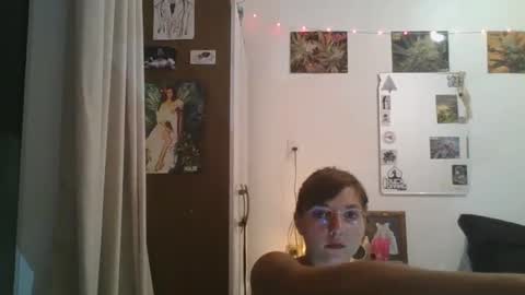 Snapshot of babydemon6 chatting on February 13, 11:15 pm babydemon6 online show from February 13, 11:15 pm
