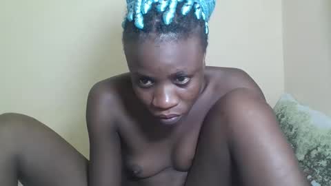 Snapshot of babyrozillah chatting on February 16, 7:27 pm PRISCILLAH online show from February 16, 7:27 pm
