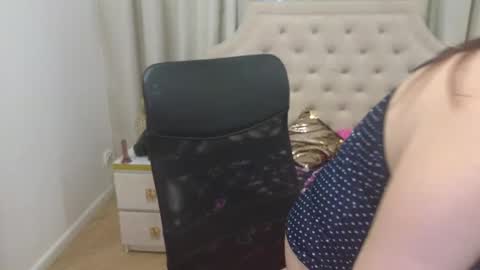 Angela online show from April 12, 1:58 pm