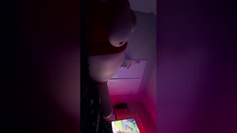 babyygurl545 online show from April 12, 6:16 am