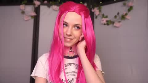 Molly  links in bio online show from July 28, 8:52 pm