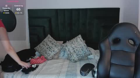 Snapshot of barbaraknox_ chatting on October 18, 12:14 am Barbara online show from October 18, 12:14 am