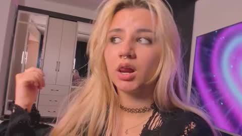 Snapshot of barbarasiren chatting on September 19, 4:17 pm barbarasiren online show from September 19, 4:17 pm