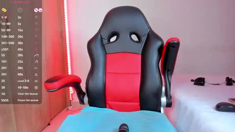 Nicolle  online show from November 23, 6:05 am