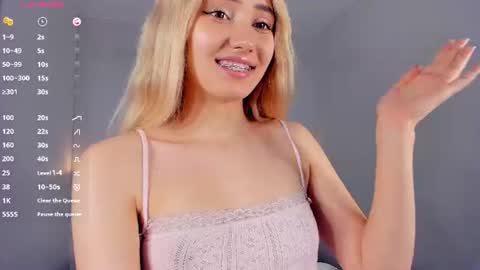 Mia online show from July 13, 3:02 pm