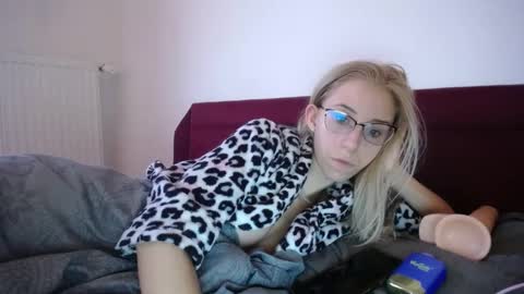 Snapshot of barelylegalblondy chatting on March 2, 11:09 am Lena online show from March 2, 11:09 am