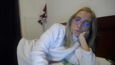 Snapshot of barelylegalblondy chatting on January 8, 8:50 pm Lena online show from January 8, 8:50 pm