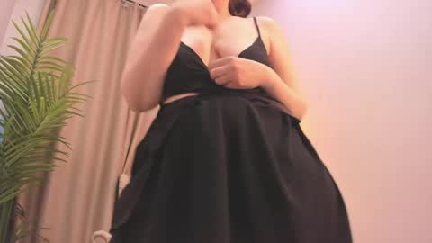 battymoll online show from April 30, 6:13 pm