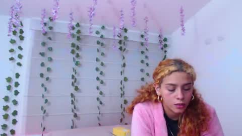 Sara  Juan online show from July 25, 7:04 am