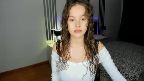 BeatriceWild online show from April 14, 11:10 am