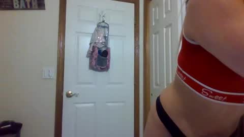 Snapshot of beautifulbaej chatting on December 4, 6:55 am Julie Nicole online show from December 4, 6:55 am