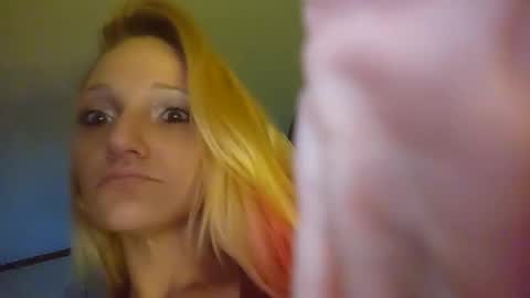 Snapshot of beautifulbaej chatting on January 18, 6:03 am Julie Nicole online show from January 18, 6:03 am