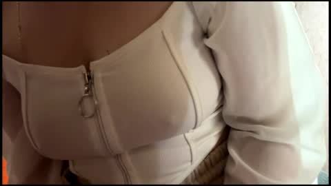 Mia online show from April 11, 7:45 am