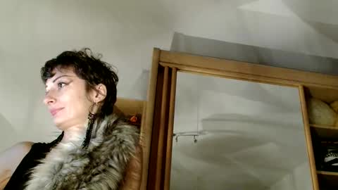 Raluca online show from November 21, 4:20 pm