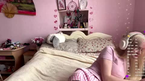 Melissa online show from April 18, 8:28 am