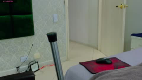 Snapshot of beccareedd chatting on October 14, 3:20 am BeccaRed online show from October 14, 3:20 am