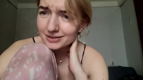 BeckiXJewelX online show from March 19, 12:31 pm