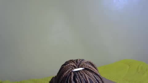 Snapshot of bella_c8 chatting on September 24, 8:08 pm bella_c8 online show from September 24, 8:08 pm