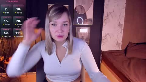 Snapshot of bella_cosmos chatting on January 23, 5:13 am Bella online show from January 23, 5:13 am