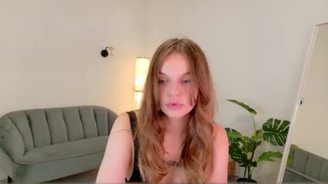 bella_dreamm online show from July 24, 8:49 pm
